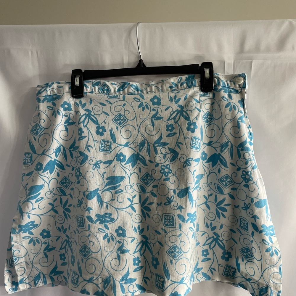 White and Blue Skort Size 18 for Casual Wear Golf Resort